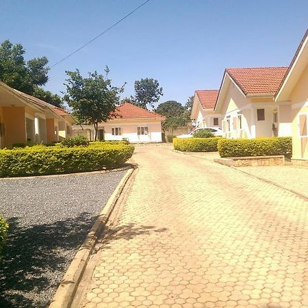 Corinya Serviced Apartments Entebbe Exteriör bild