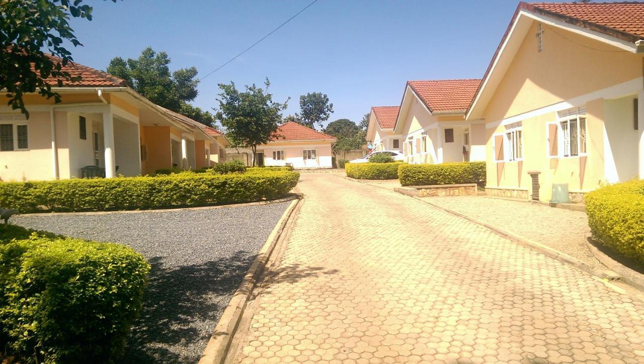 Corinya Serviced Apartments Entebbe Exteriör bild