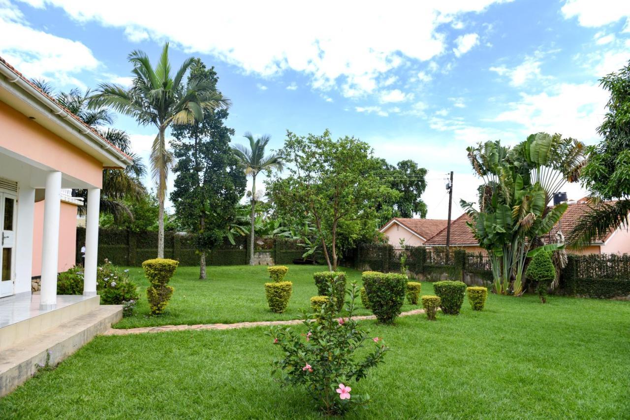 Corinya Serviced Apartments Entebbe Exteriör bild