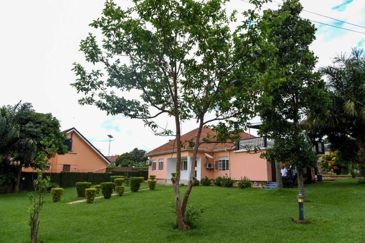 Corinya Serviced Apartments Entebbe Exteriör bild