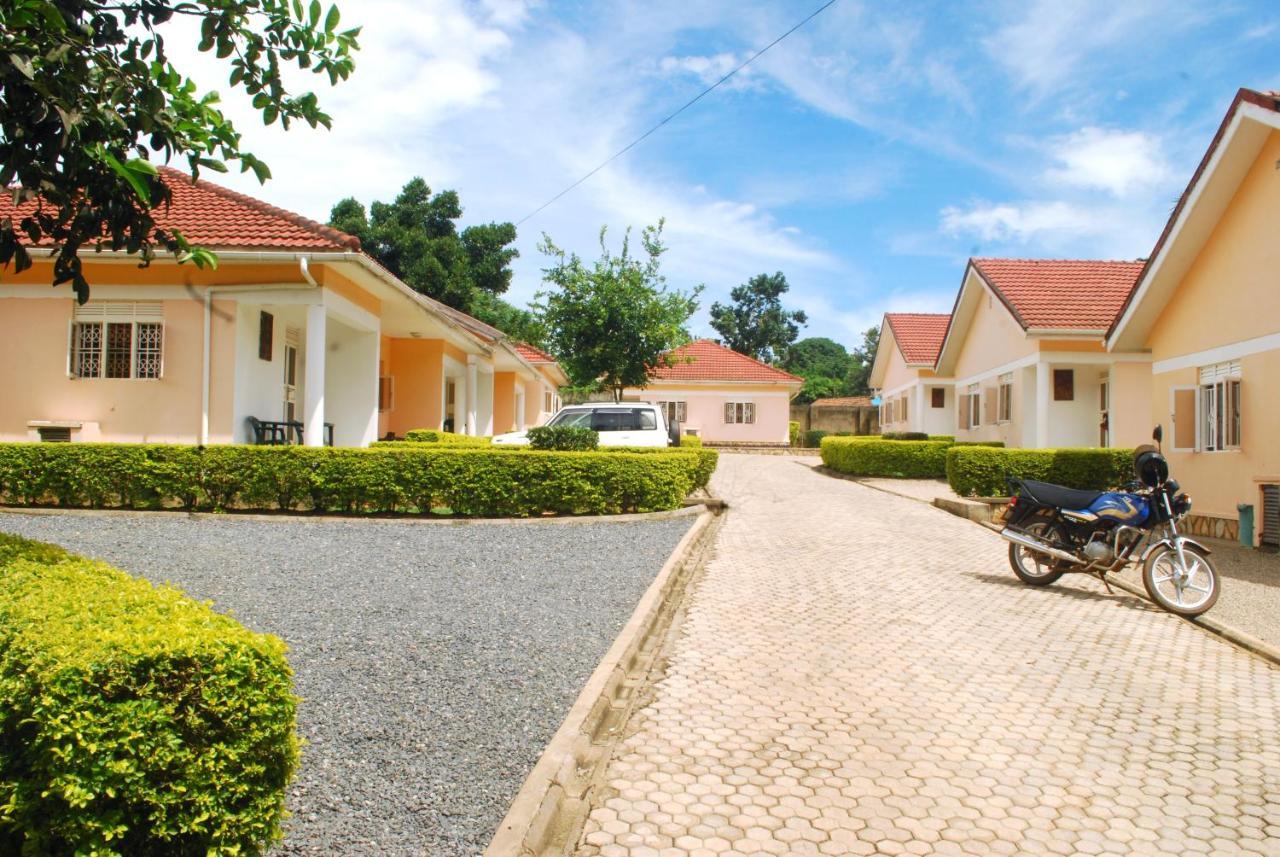 Corinya Serviced Apartments Entebbe Exteriör bild