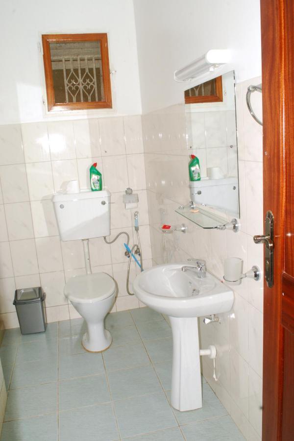 Corinya Serviced Apartments Entebbe Exteriör bild